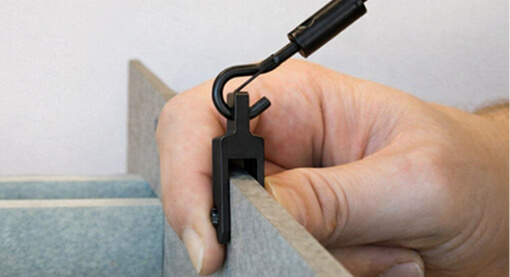 Attaching the suspension cable to the panel